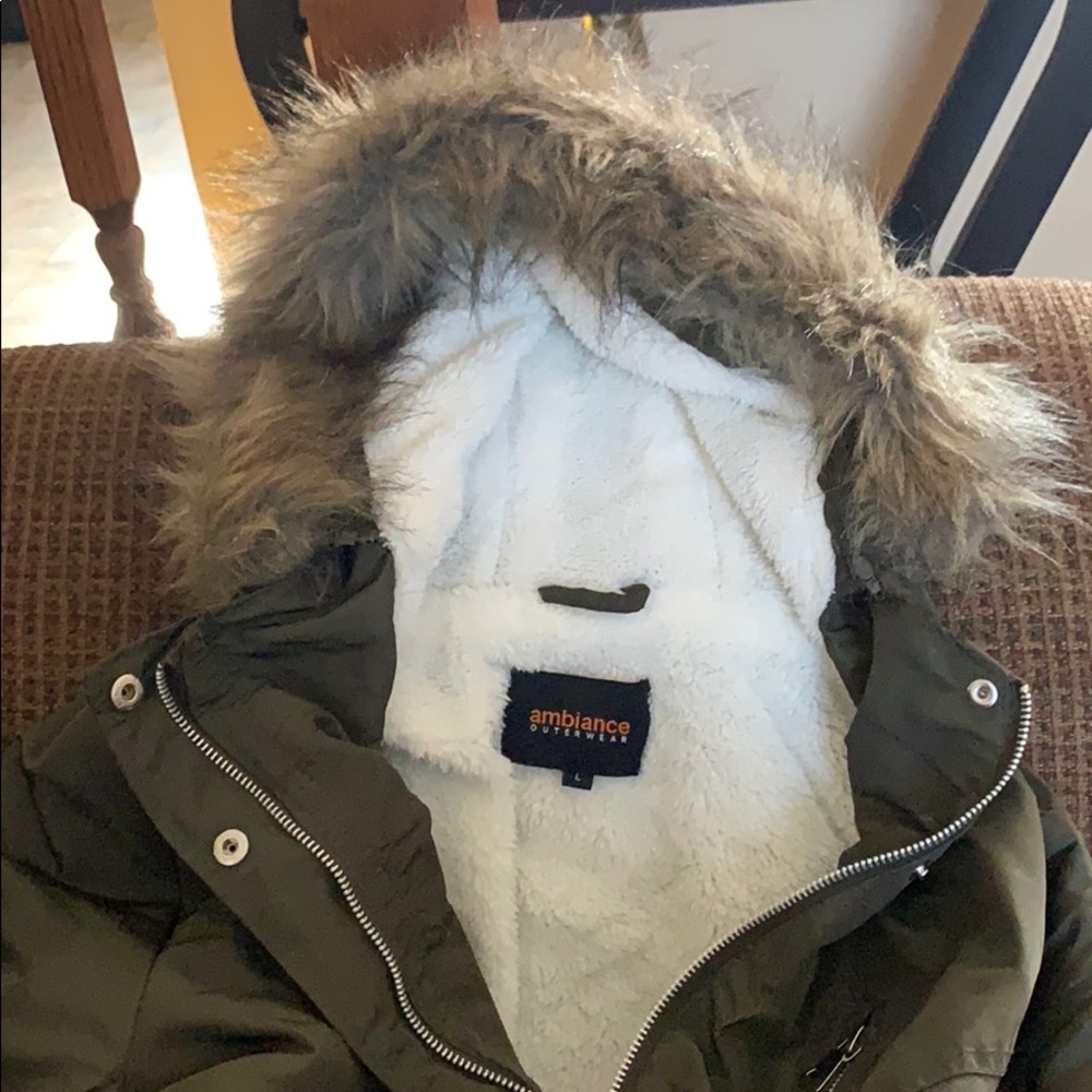 Stylish cute fur winter jacket - Picture 3 of 3